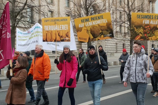 Ethikbank Mitarbeiter nahmen an der Großdemo teil.